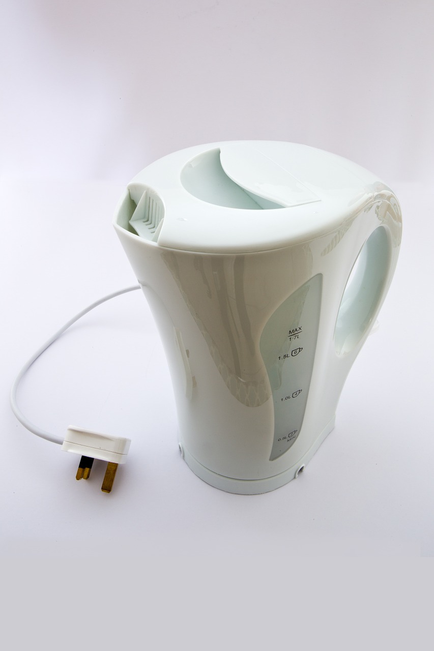 bollitore elettrico in plastica