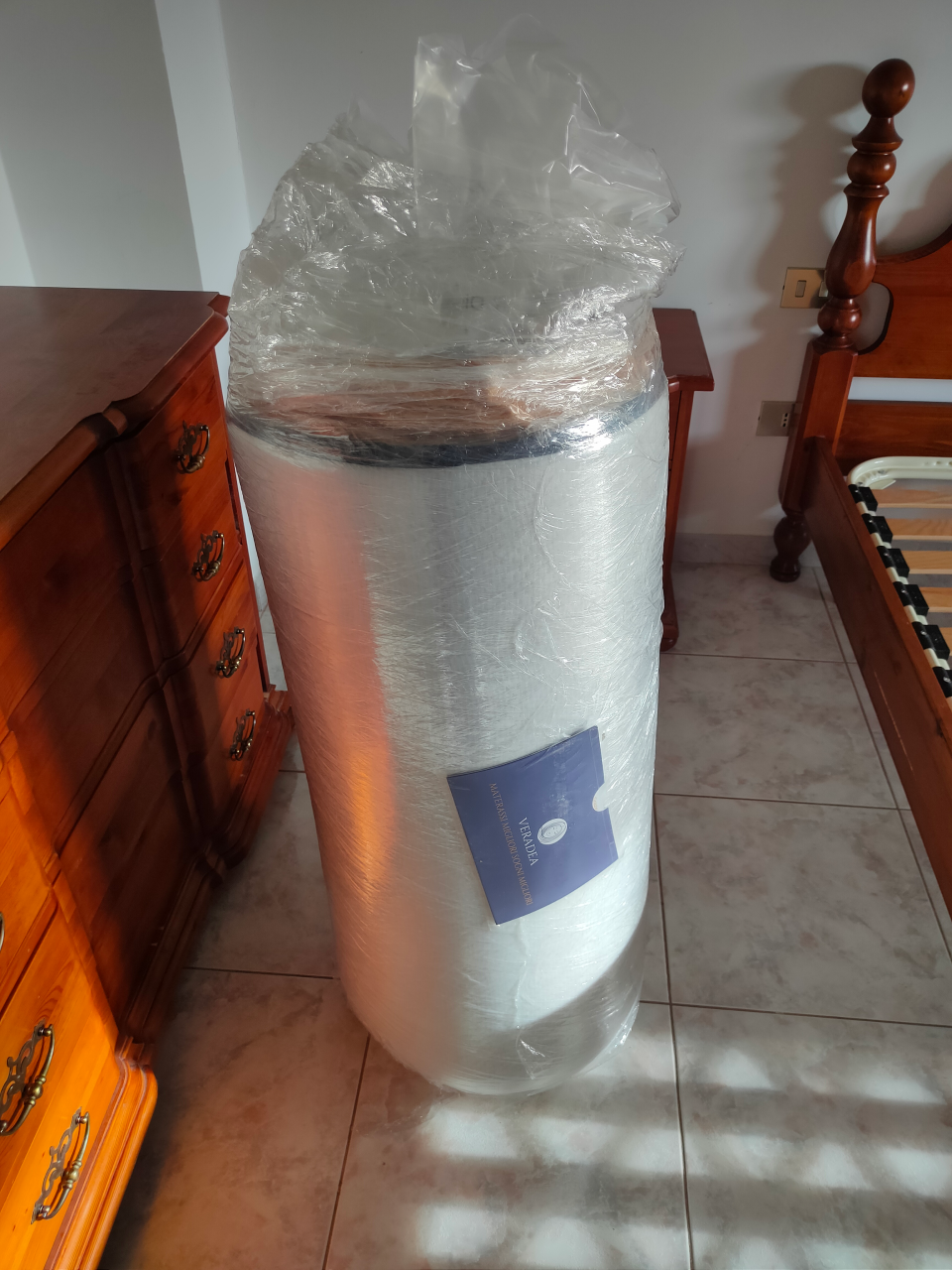 Veradea materasso Memory Gel sottovuoto arrotolato